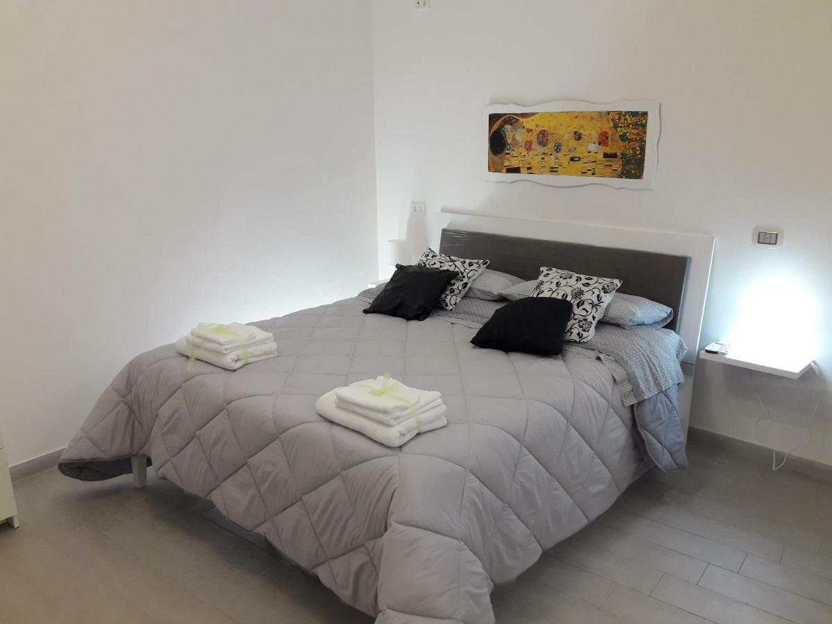 Appartamento House Mattia Bari Esterno foto