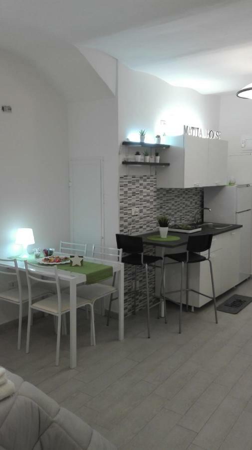 Appartamento House Mattia Bari Esterno foto